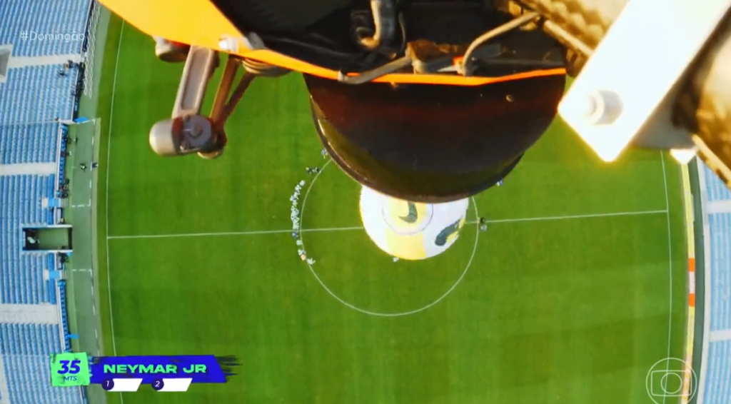 Neymar controlla una palla impossibile