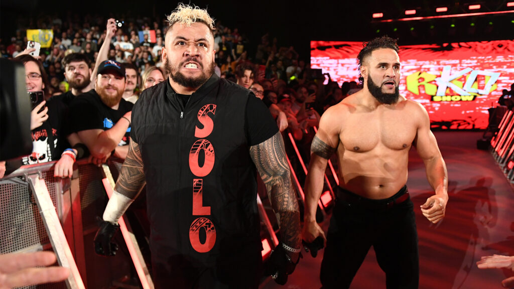 L’ex campione della New Japan si unisce alla Bloodline nel suo shockante ritorno nella WWE