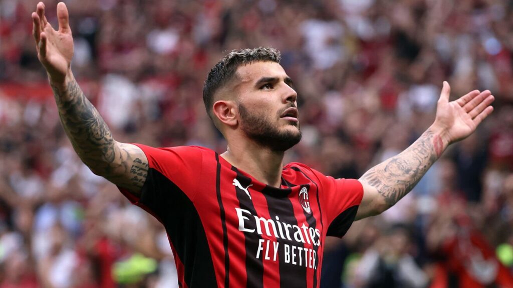 Theo Hernandez squalificato per due partite, disponibile per lo scontro con il Napoli