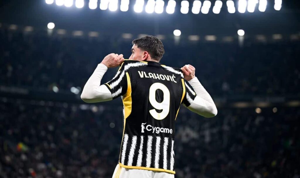 Vlahovic nel mirino dell’Arsenal, la Juventus tiene d’occhio la situazione