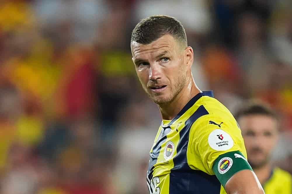 Fiorentina e Bologna pronte a duellare per Edin Dzeko nella finestra estiva di mercato