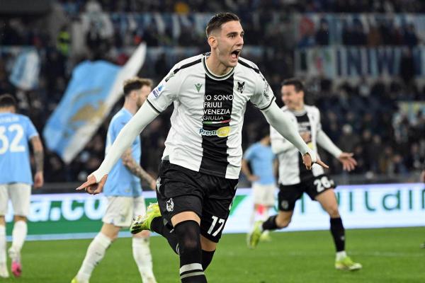 Napoli si avvicina a Lorenzo Lucca, affare in stand by