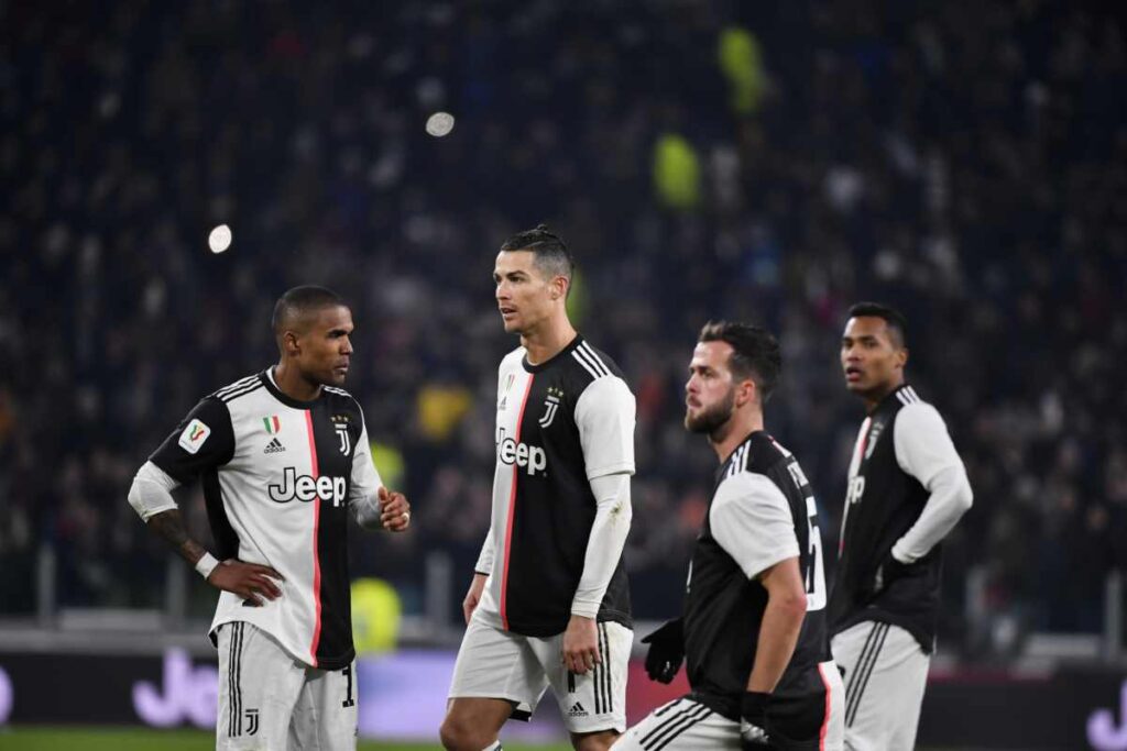 Douglas Costa nei guai: mandato d’arresto per mancato pagamento alimenti