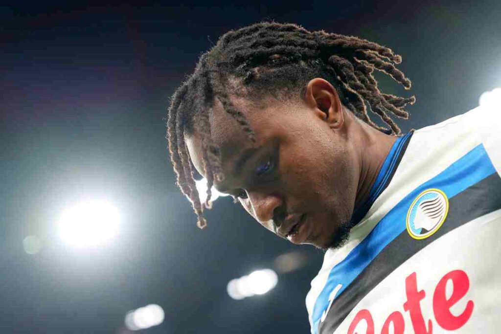 Lookman torna ad allenarsi con l’Atalanta, ma i tifosi bergamaschi sono freddi