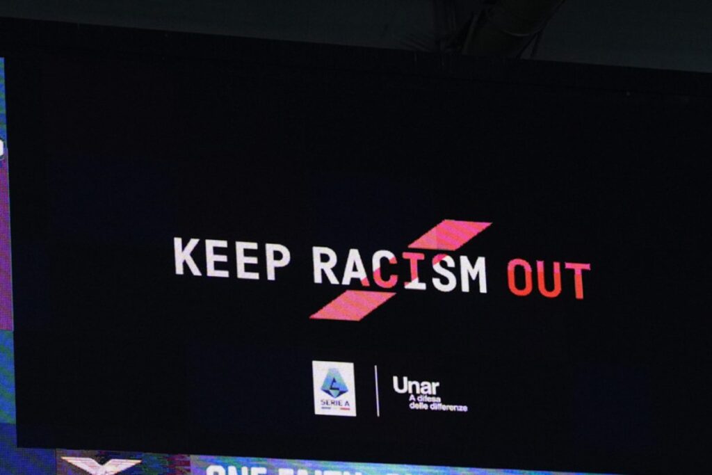 lotta razzismo calcio