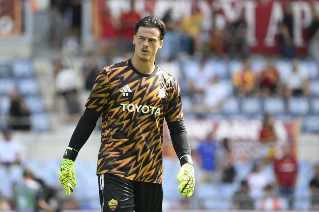 Mile Svilar rinnova con la Roma, ma il futuro è incerto