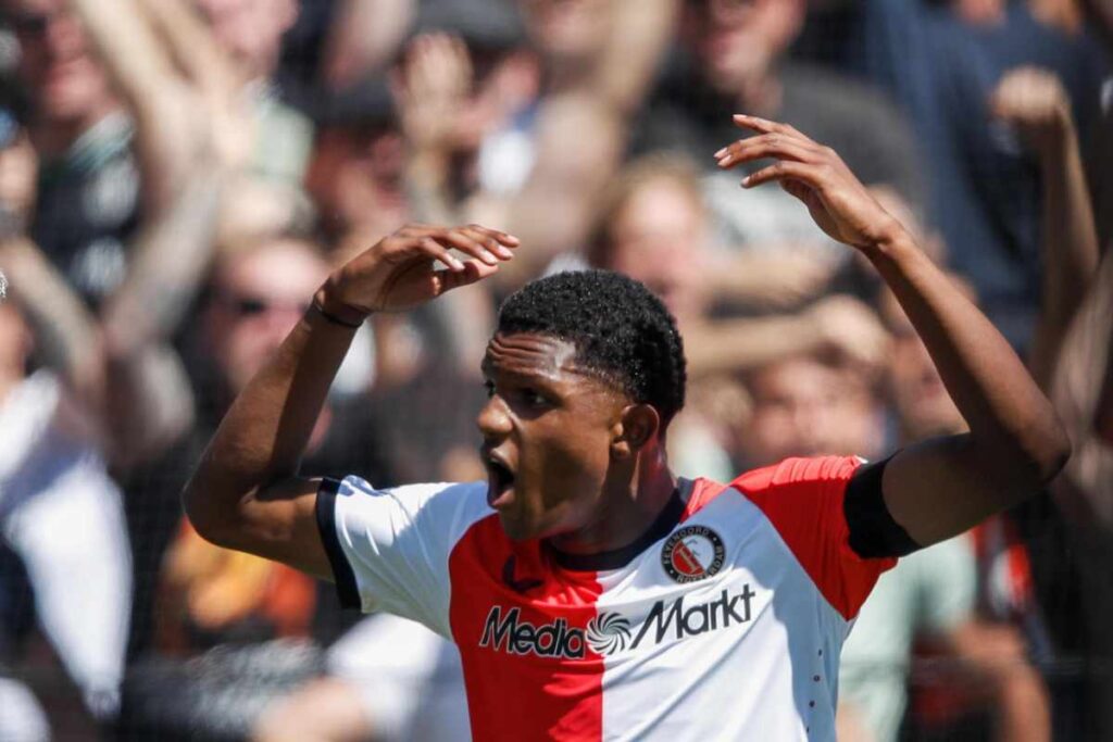 Milan in pista per Givairo Read: la sfida con il Bayern