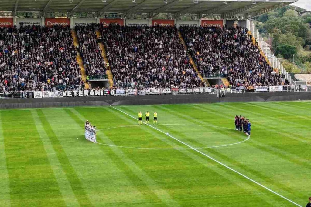 Tifosi condannati per lancio di monete durante derby